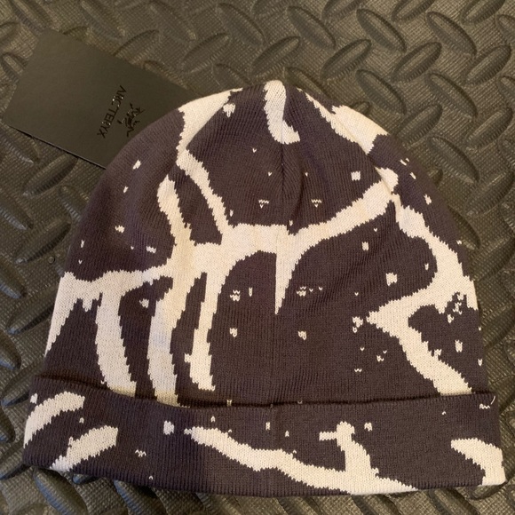 Brand New Arc’Teryx Lightweight Grotto Toque - Picture 3 of 3